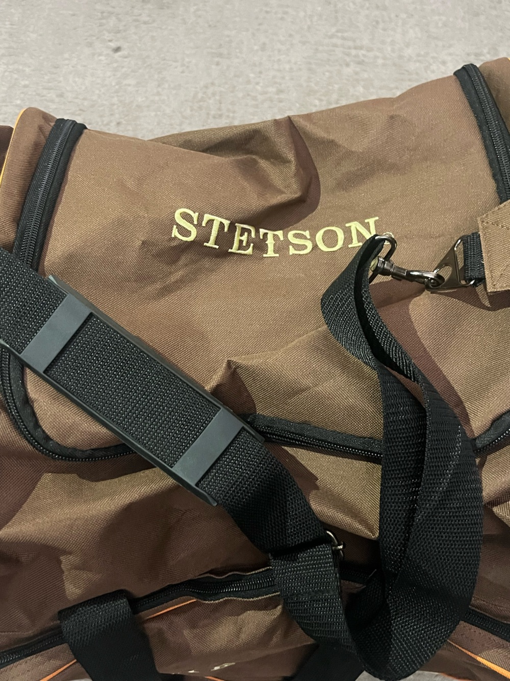 Stetson Duffle bag with Cowboy boot zipper pockets - Picture 5 of 7